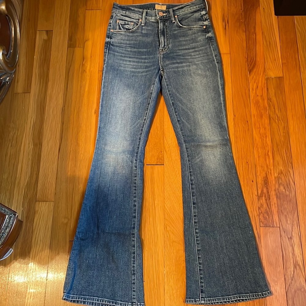 MOTHER JEANS “ THE WEEKENDER” LOVE BOMBS WASH 25 FLARE WORN ONCE EXCELLENT!